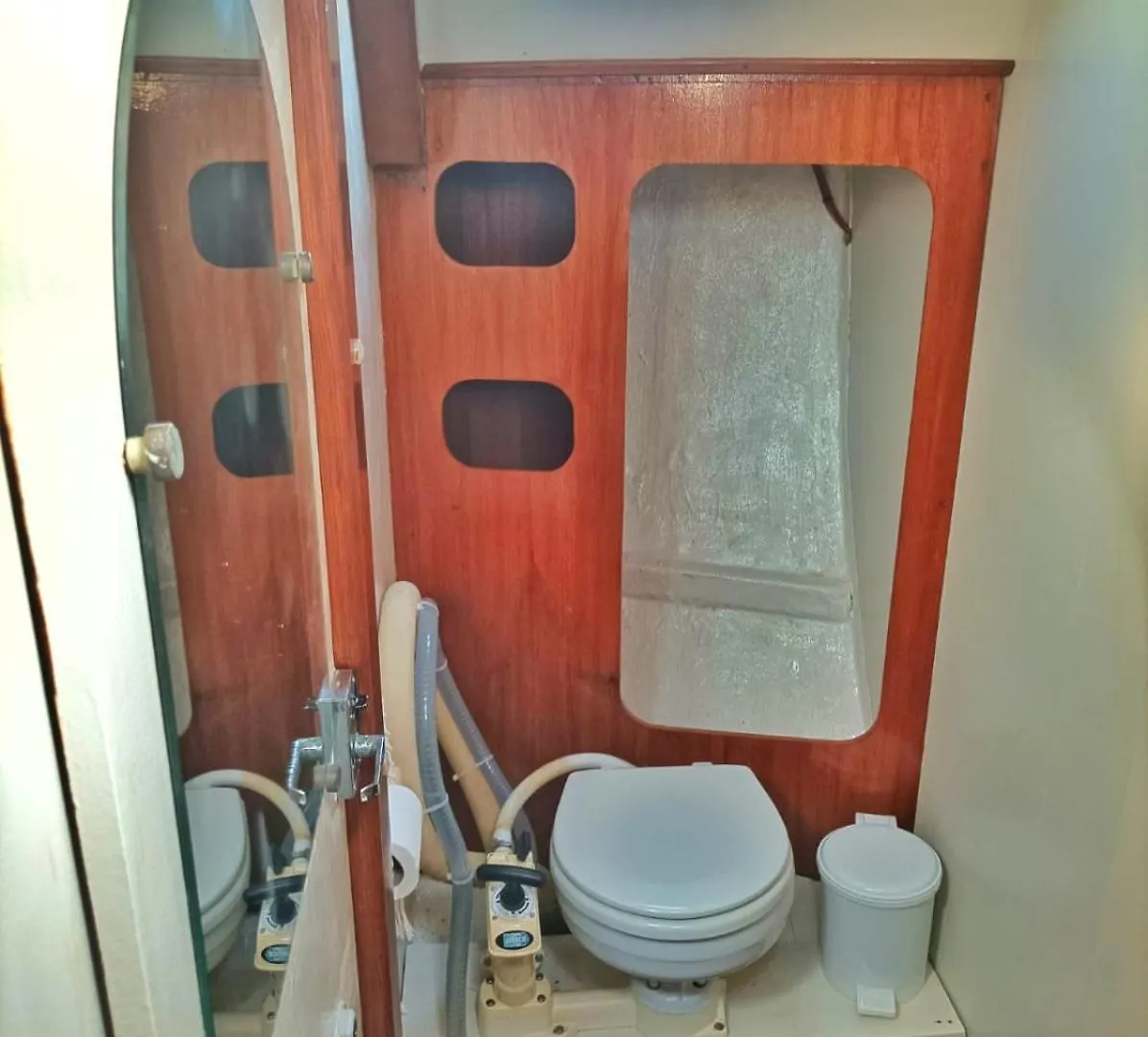 Botel Sensenom Hotel Mataro