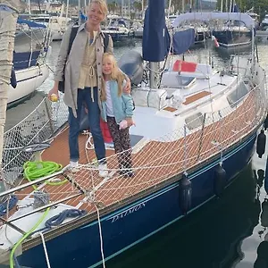 Welcome Aboard Yacht Cruiser! Hotel en barco